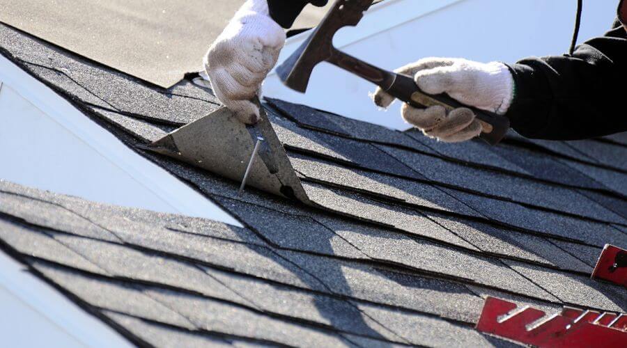Professional gutter cleaning in Montrose, IL